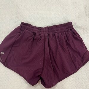 Lululemon Hotty Hot 2.5 in Purple Pinstripe